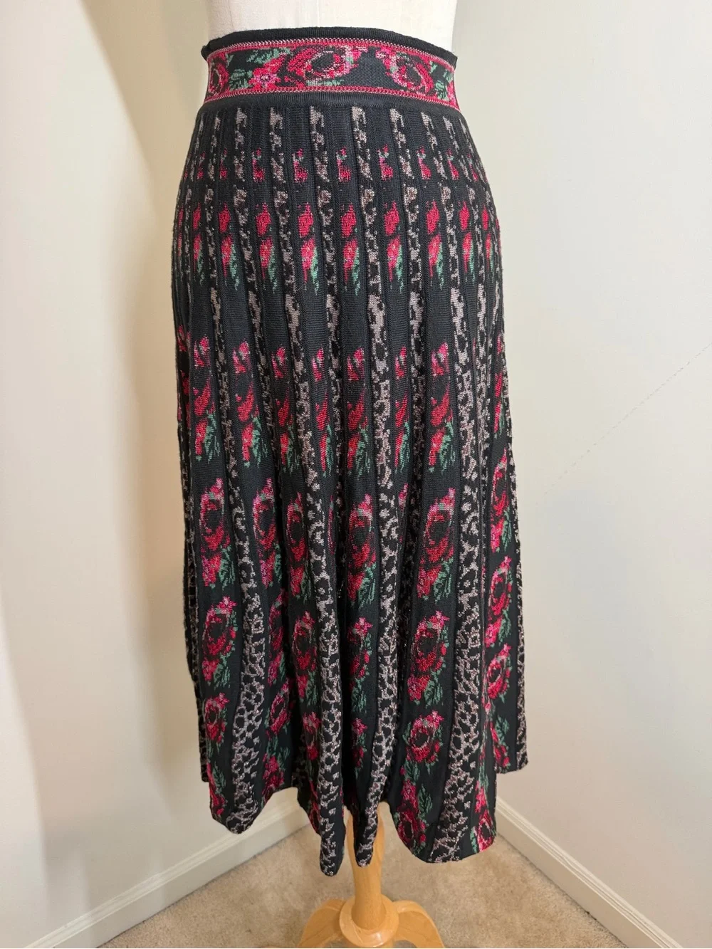Cecilia Prado Anthropologie Roselle- SZ M- Black Red Pleated Midi Sweater Skirt